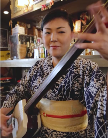 Play music with a Shamisen expert