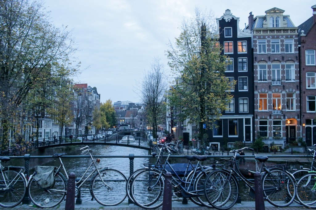  Airbnb  and Amsterdam 