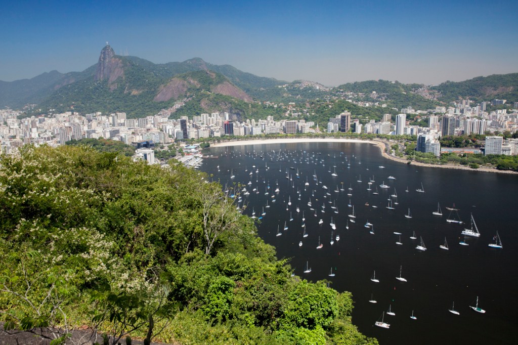 Airbnb in Brazil: Community and economic activity