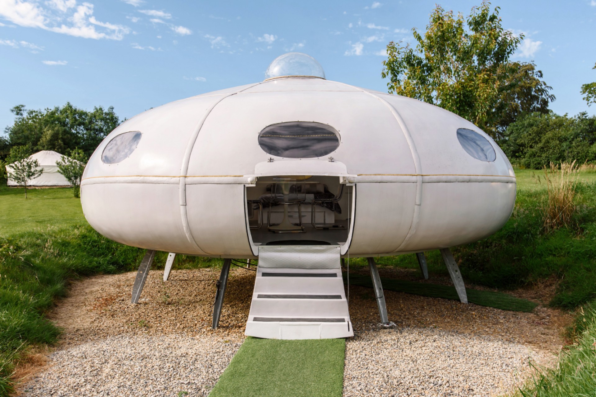 จานบิน UFO จากโลกอนาคต (เรดเบิร์ท สหราชอาณาจักร)