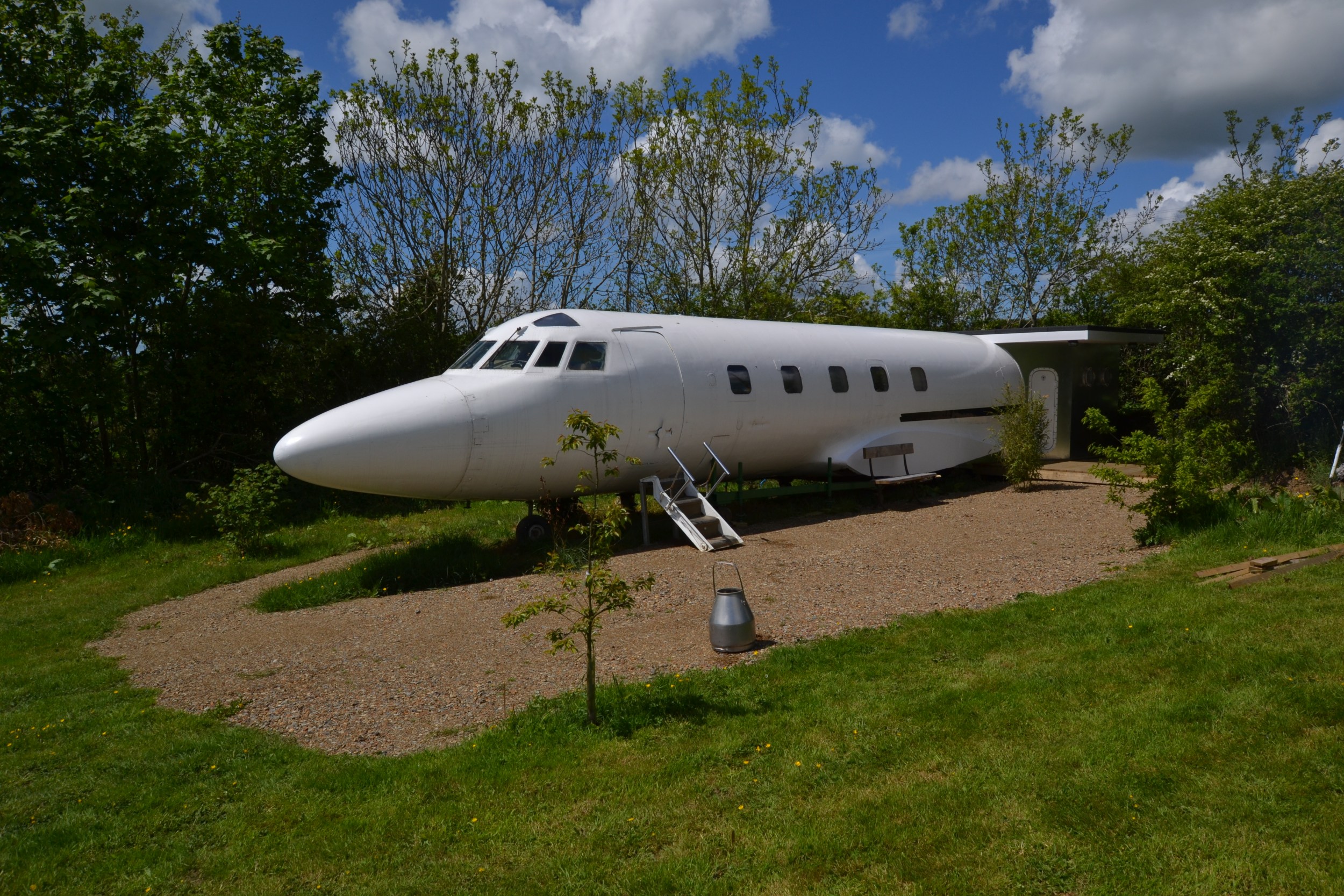 Take a Flight to Nowhere in These Grounded Airplane Airbnbs