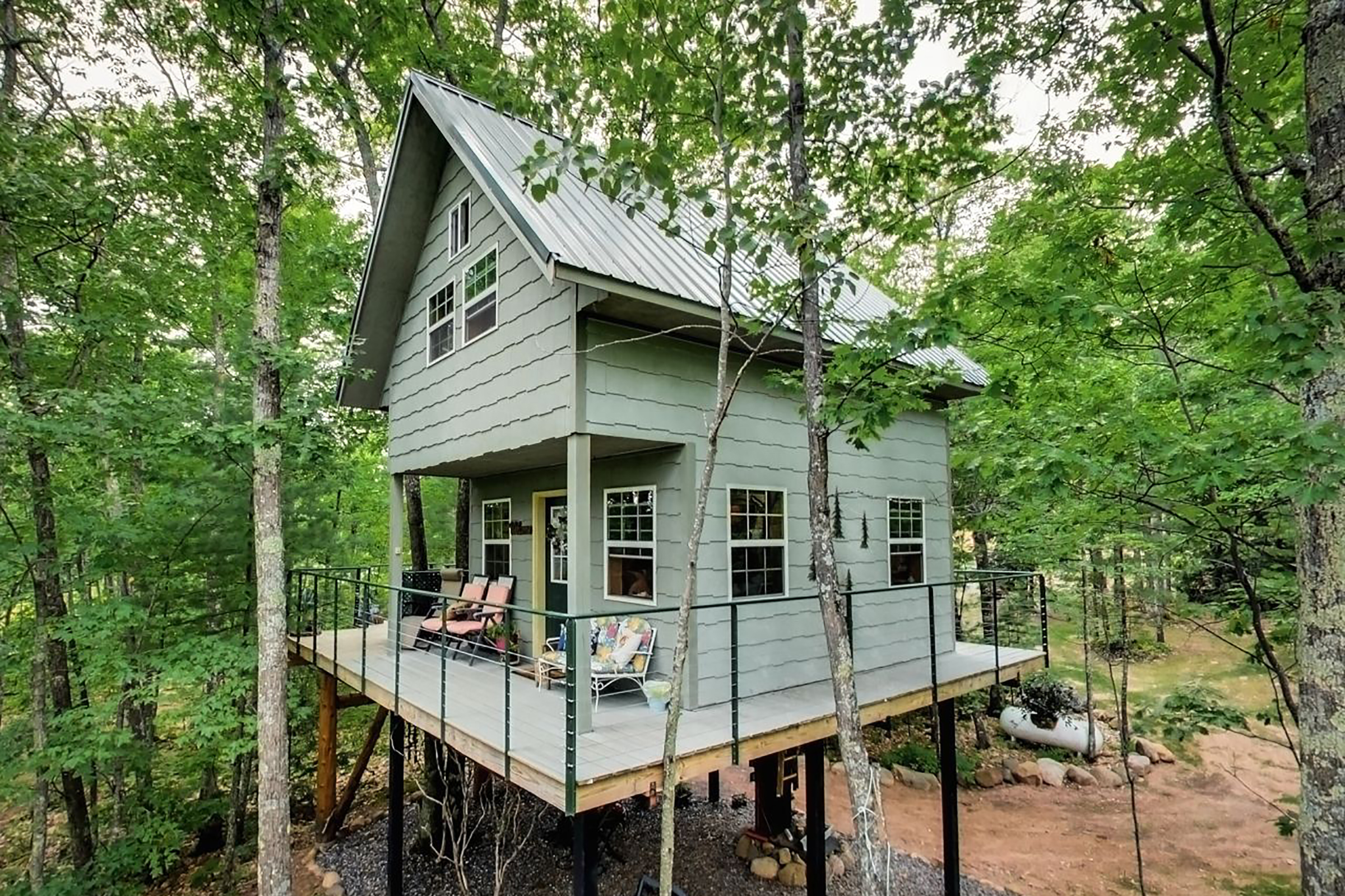 Exterior view of the Boulderridge Treehouse in Northern Wisconsin