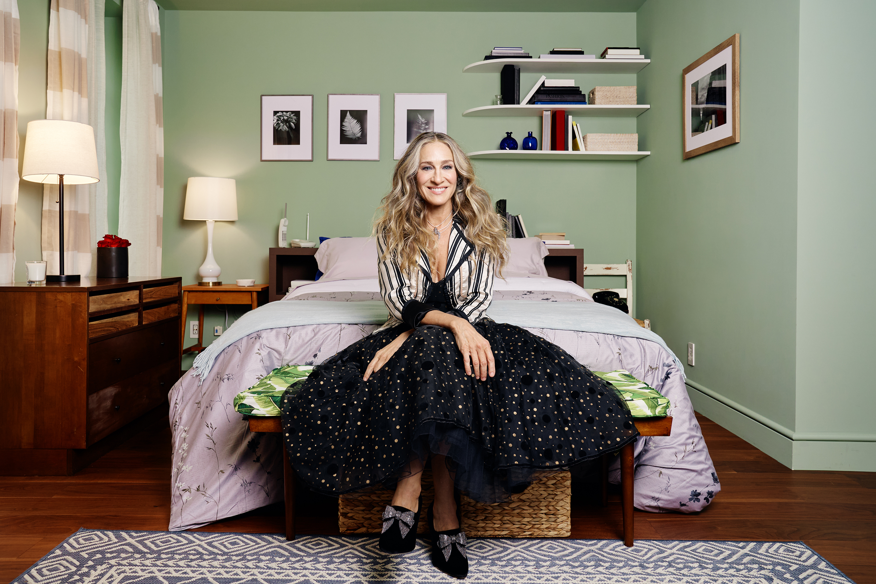 Sarah Jessica Parker hosts Carrie Bradshaw's apartment (and closet