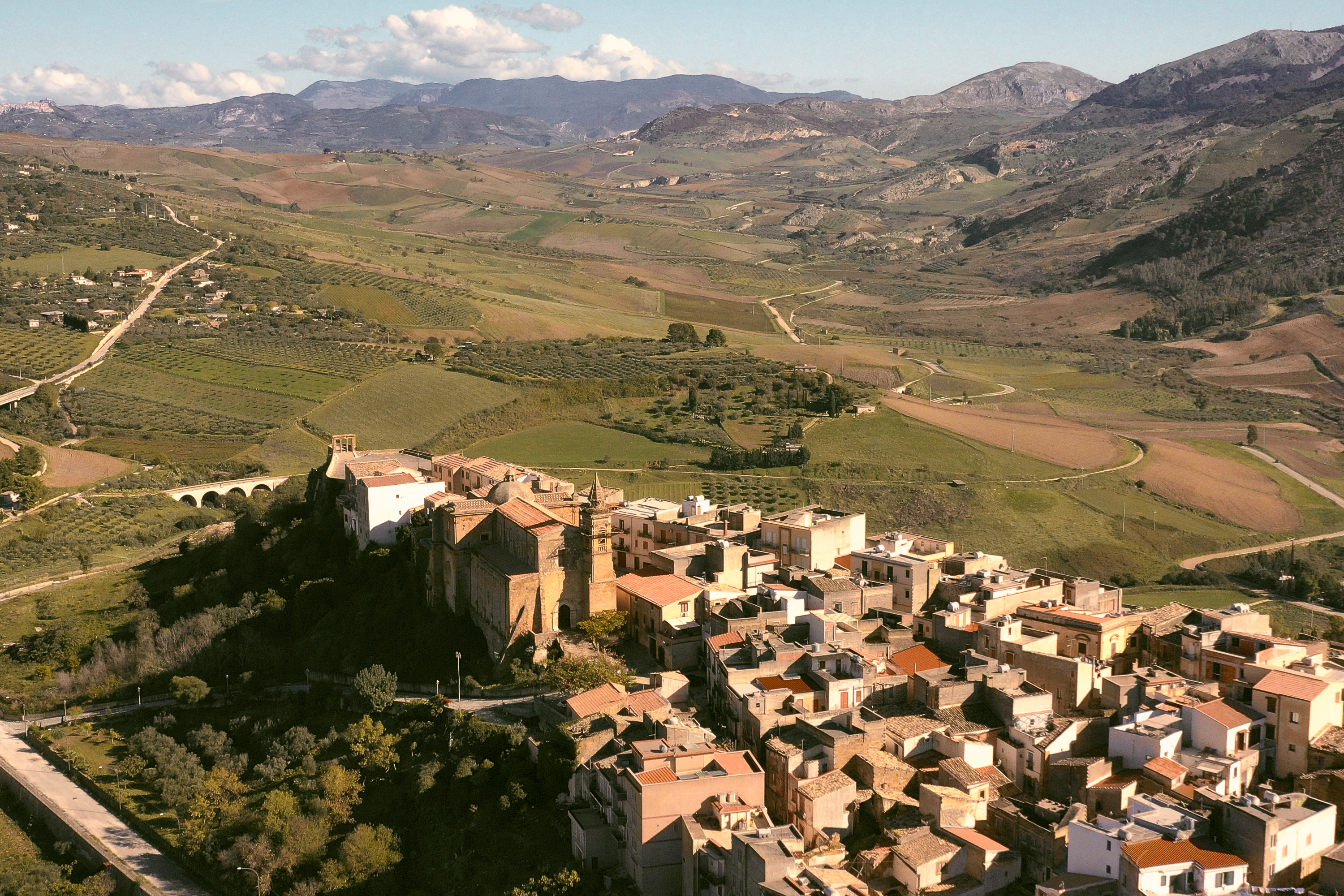 Airbnbで1年間 リノベーション済みのシチリア島の 1ユーロの家 で暮らしませんか