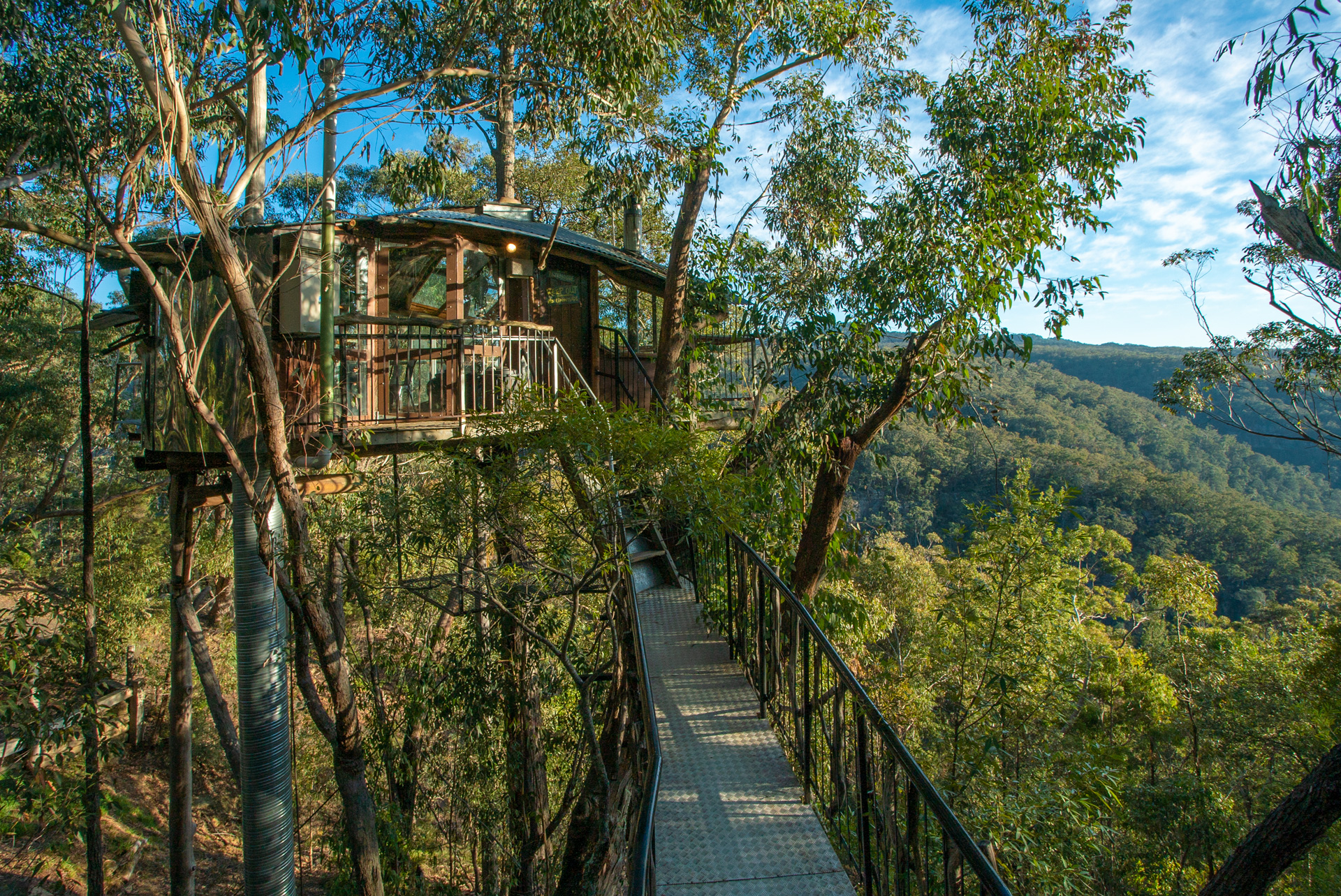 A treehouse Airbnb listing in Blue Mountains.