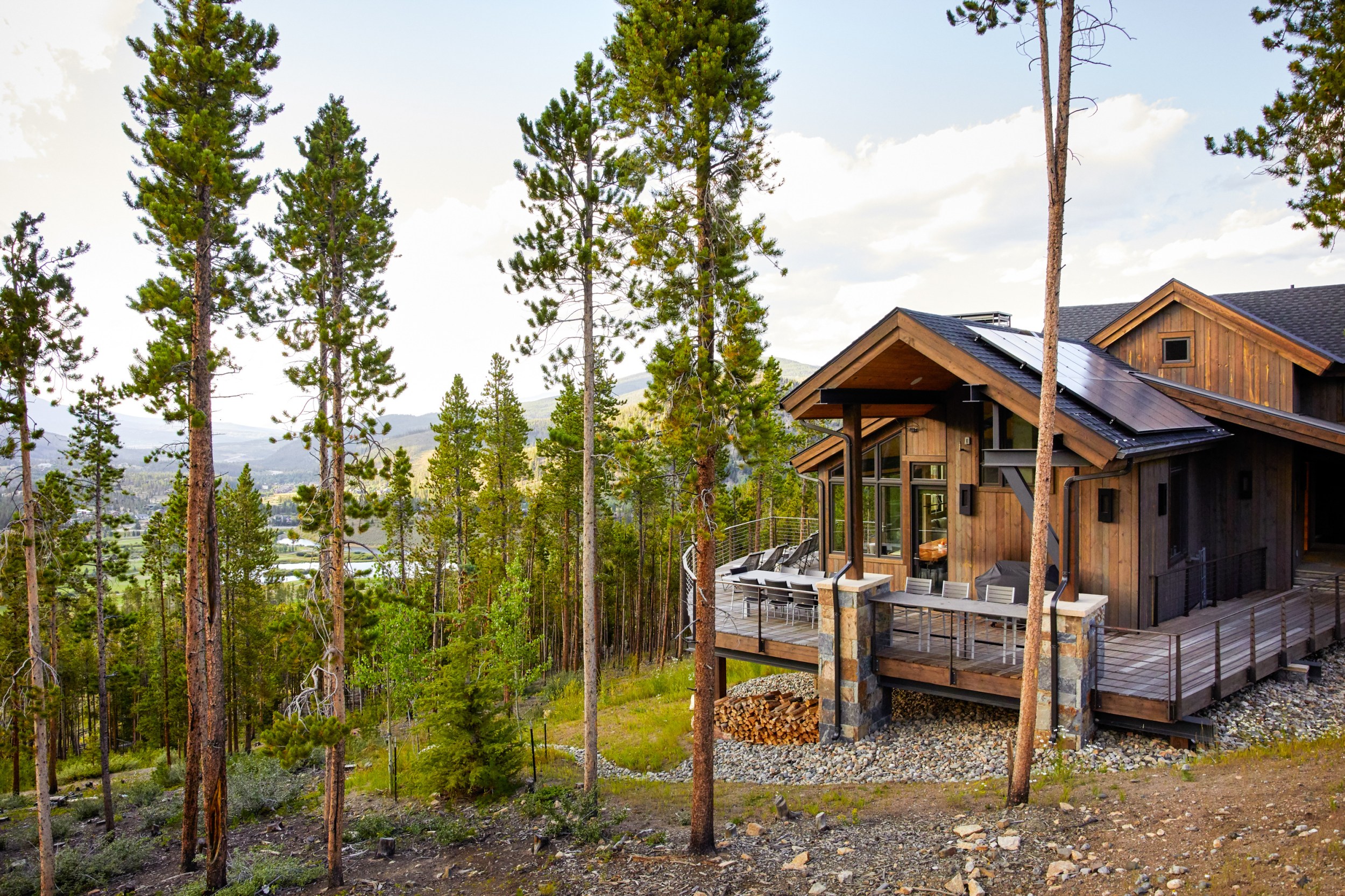Breckenridge cabin surrounded by trees and mountains