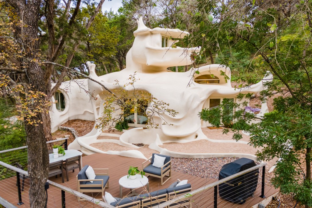 A one-of-a-kind seashell shaped home in Austin. 