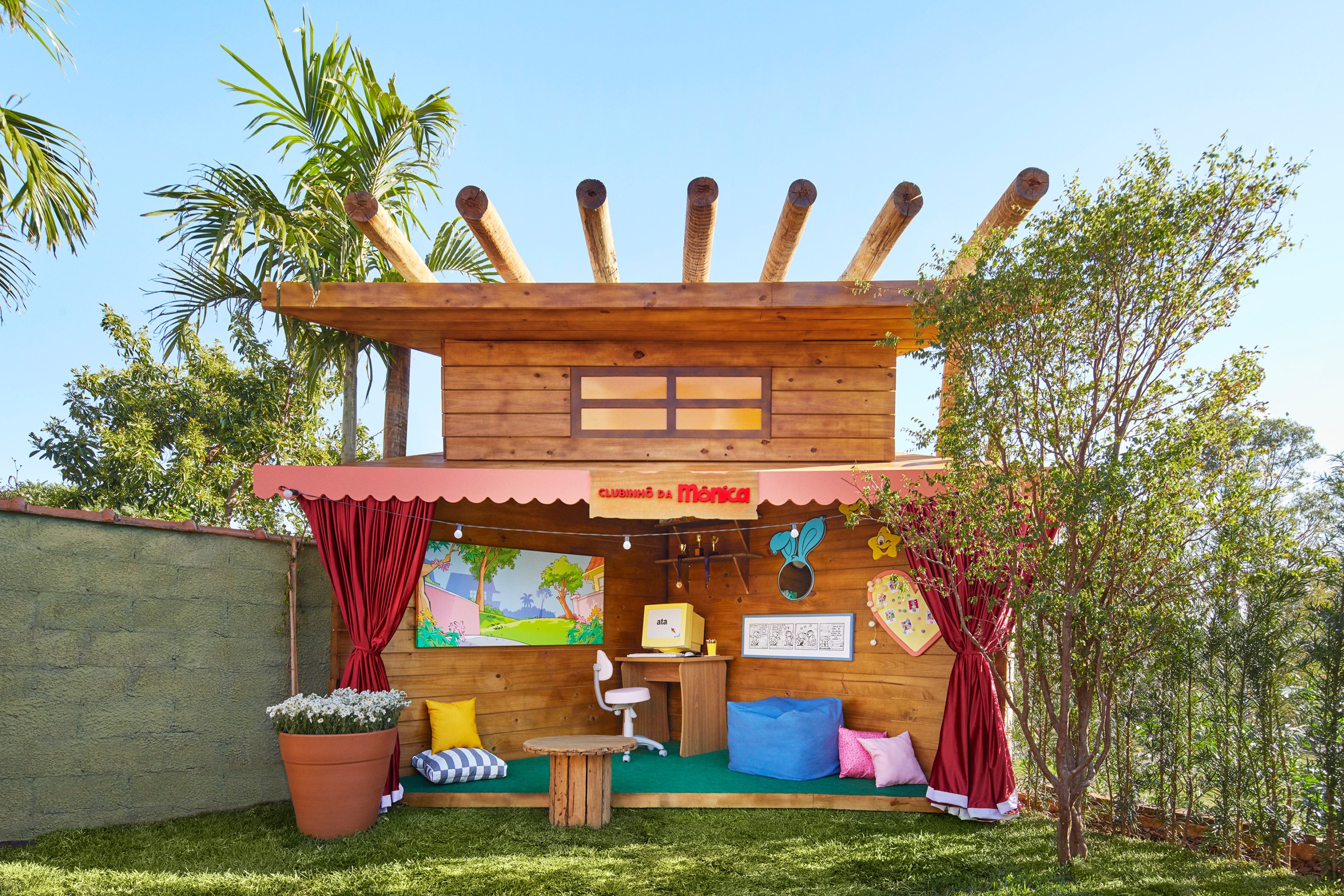 Monica celebrates her 60th birthday and brings her world to Airbnb