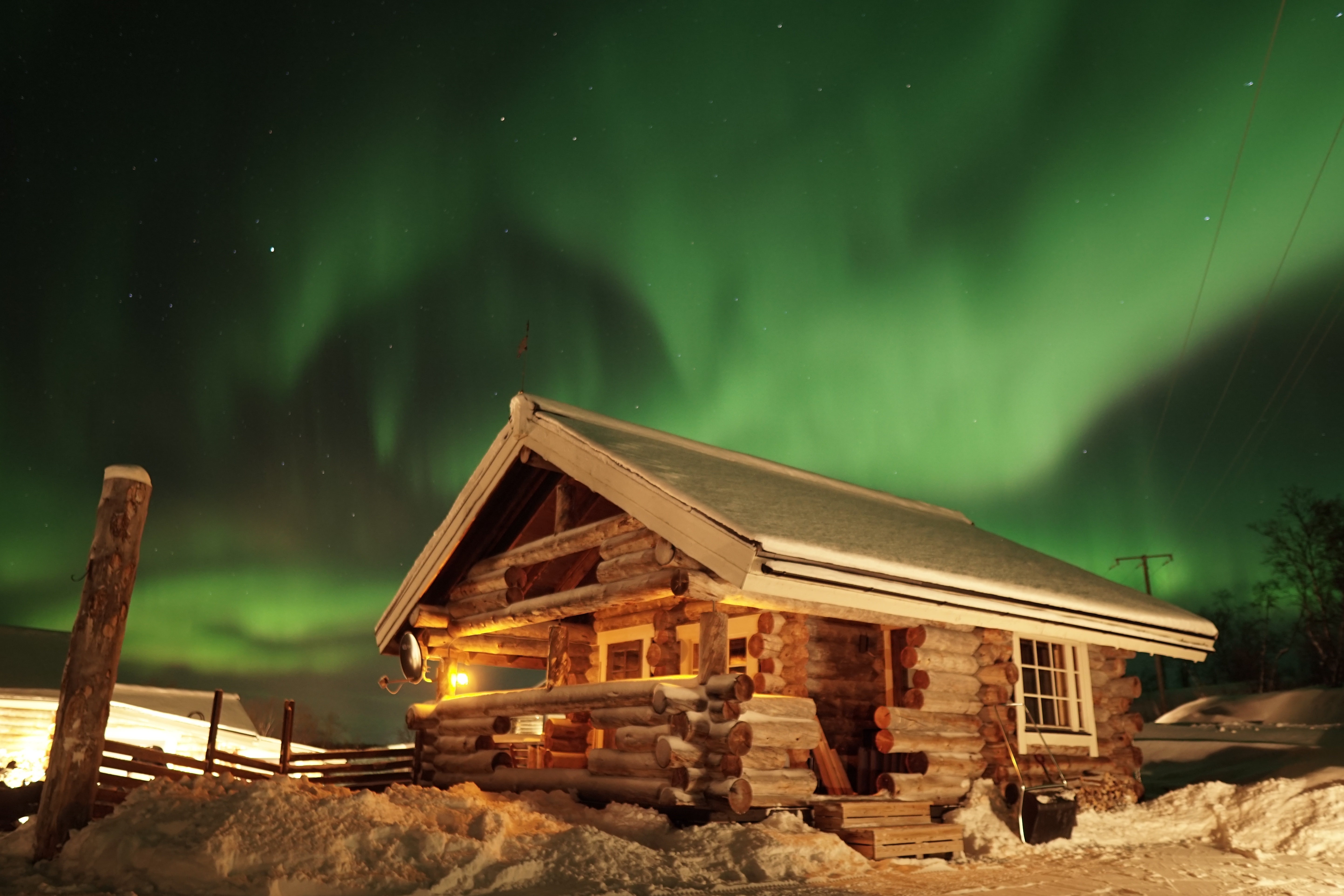 Log cabin with Northern Lights view