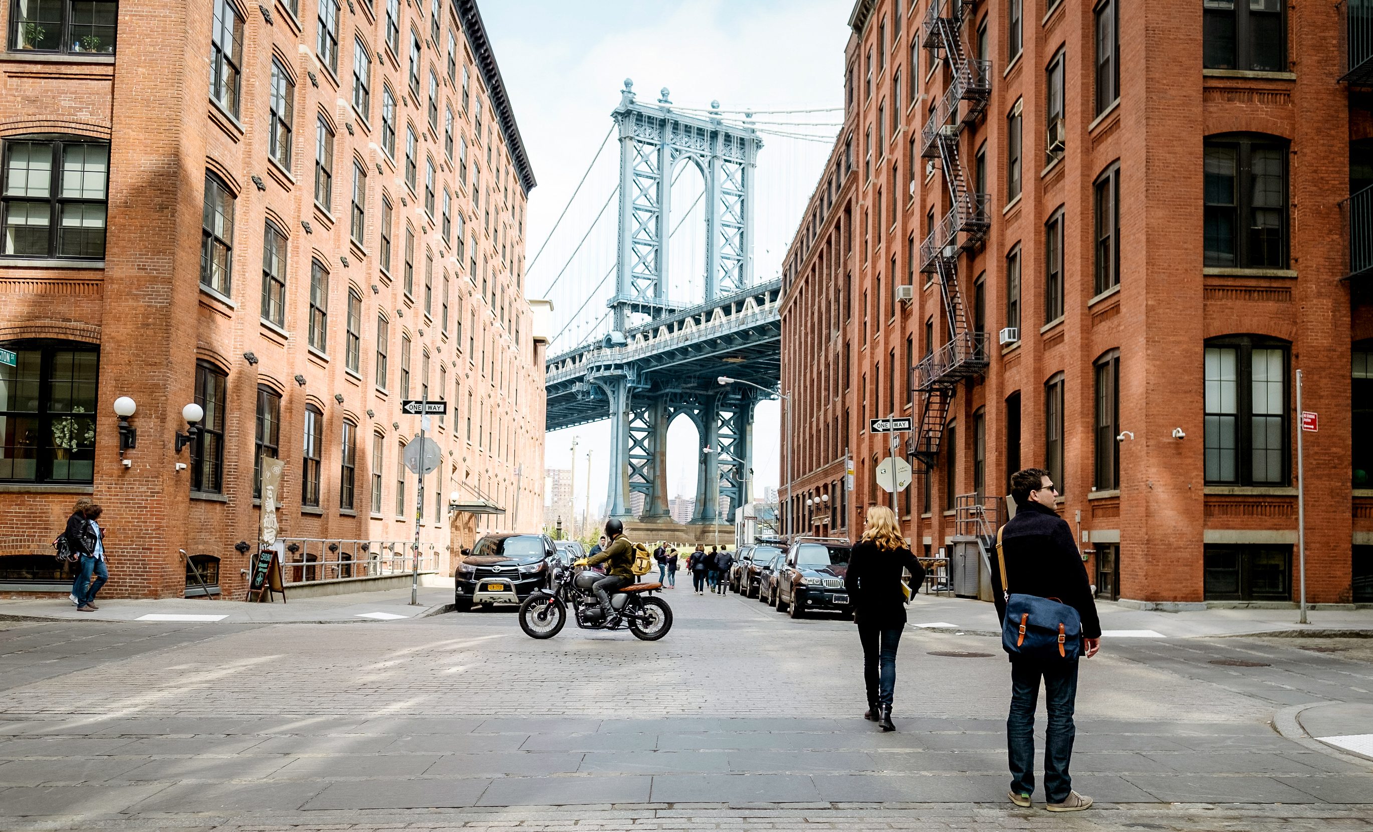 Visitors over look the Brooklyn Bridge from Brooklyn