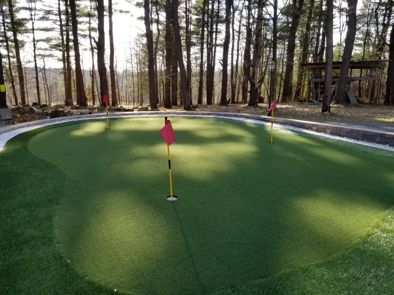 Mini golf putting green