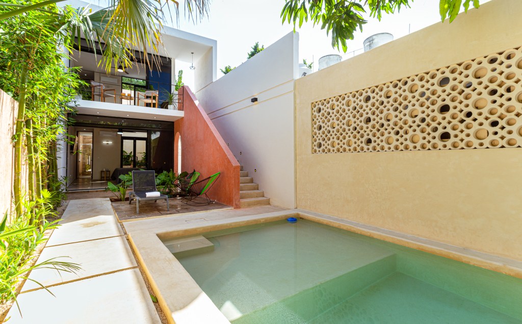 House with contemporary architecture and pool