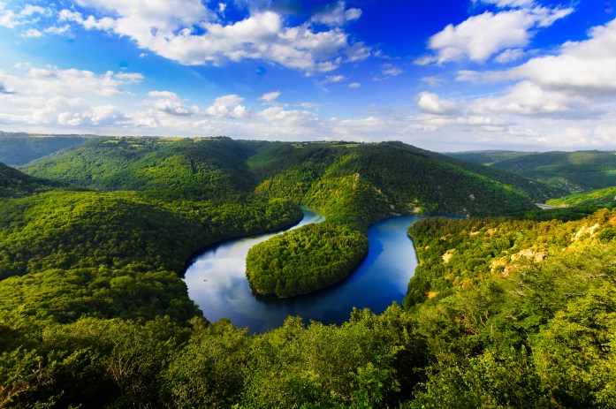 Meander of Queuille in Auvergne land