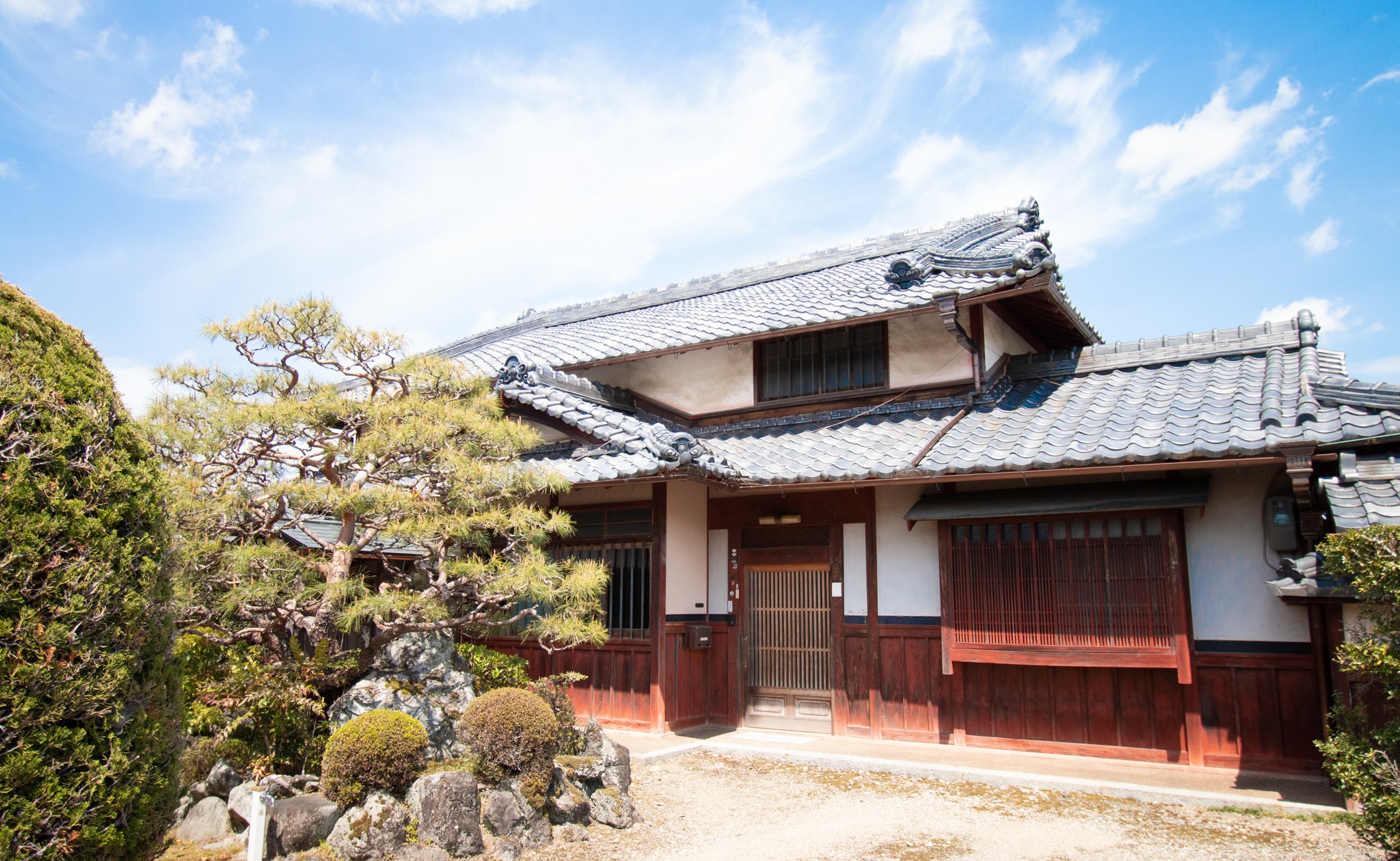 Airbnb が水原希子、ローラとAkiya Design Project でのコラボレーションを発表。